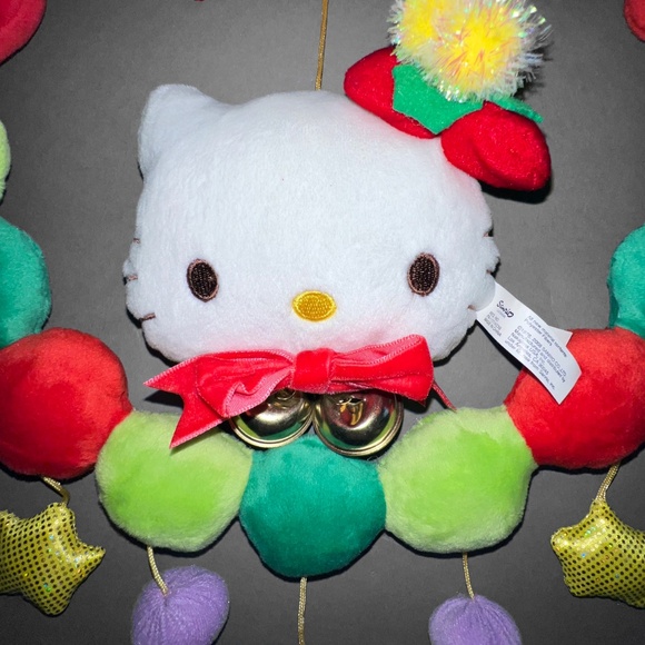 Hello Kitty Christmas Wreath - Picture 2 of 7